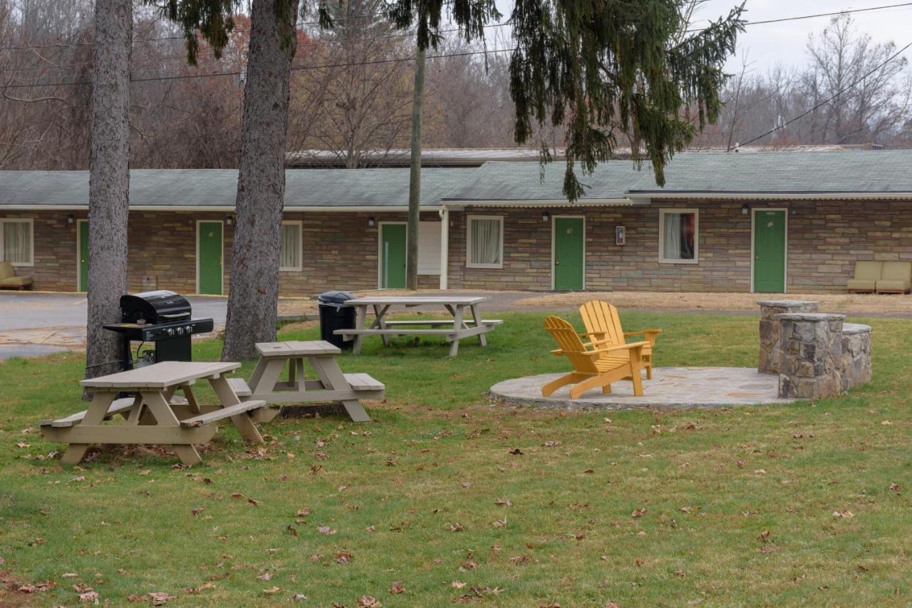 Whispering Pines Motel - Asheville Exterior foto